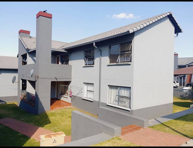 2 BEDROOM APARTMENT FOR SALE IN OAKDENE